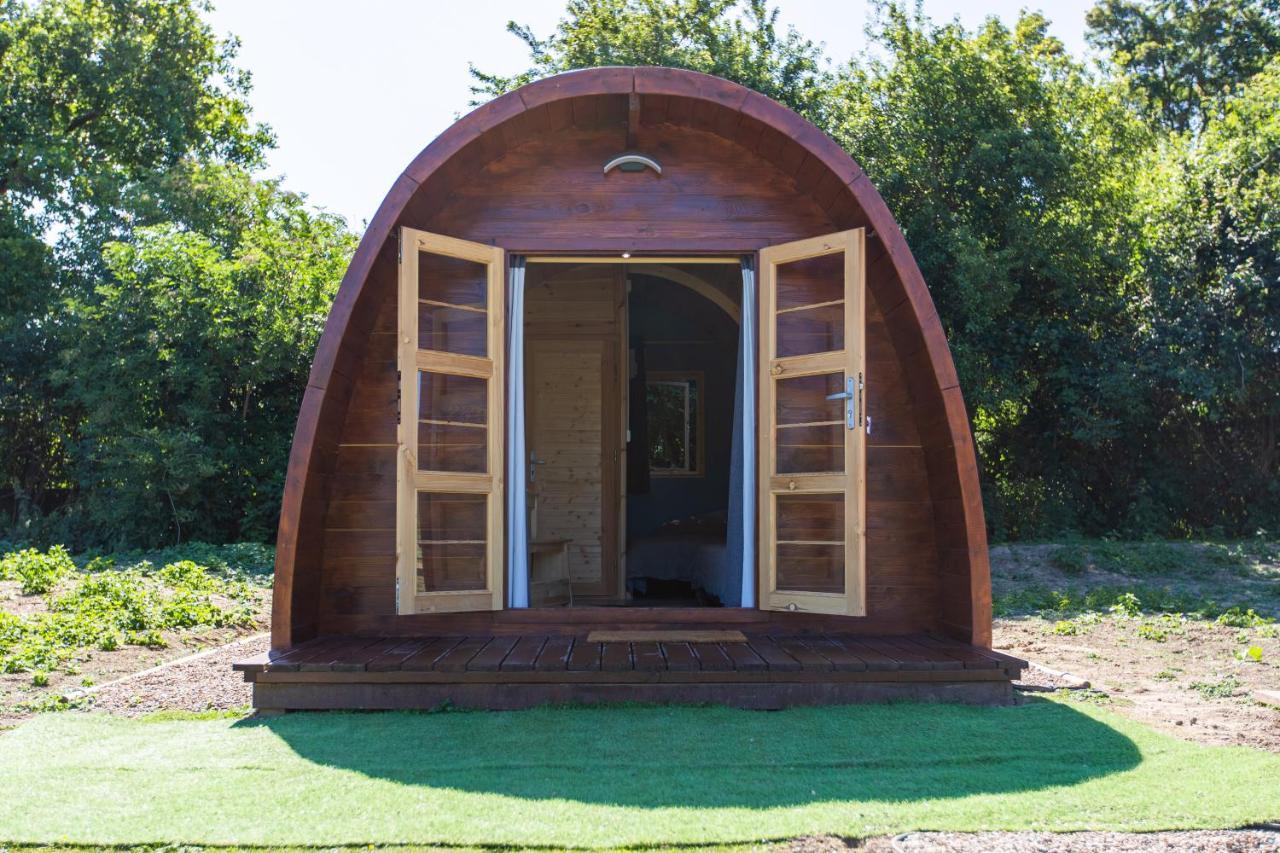 The Woolpack Glamping Ξενοδοχείο Μέιντστοουν Εξωτερικό φωτογραφία